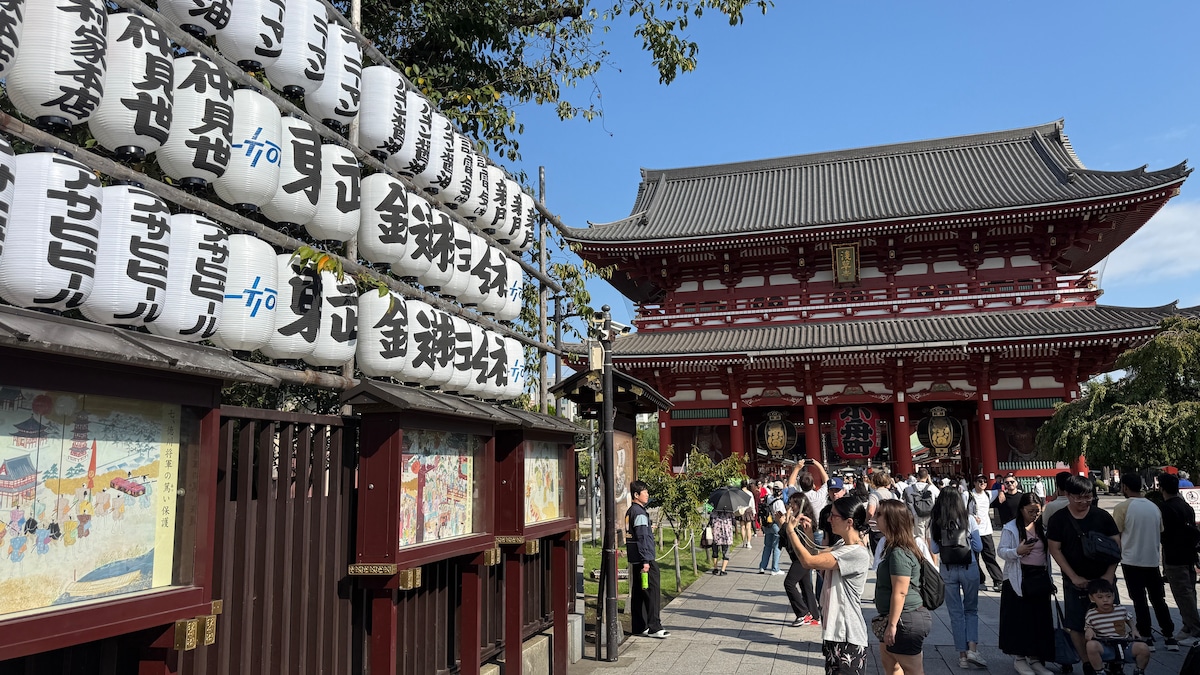 Asakusa neighborhood near Senso-ji Temple 1